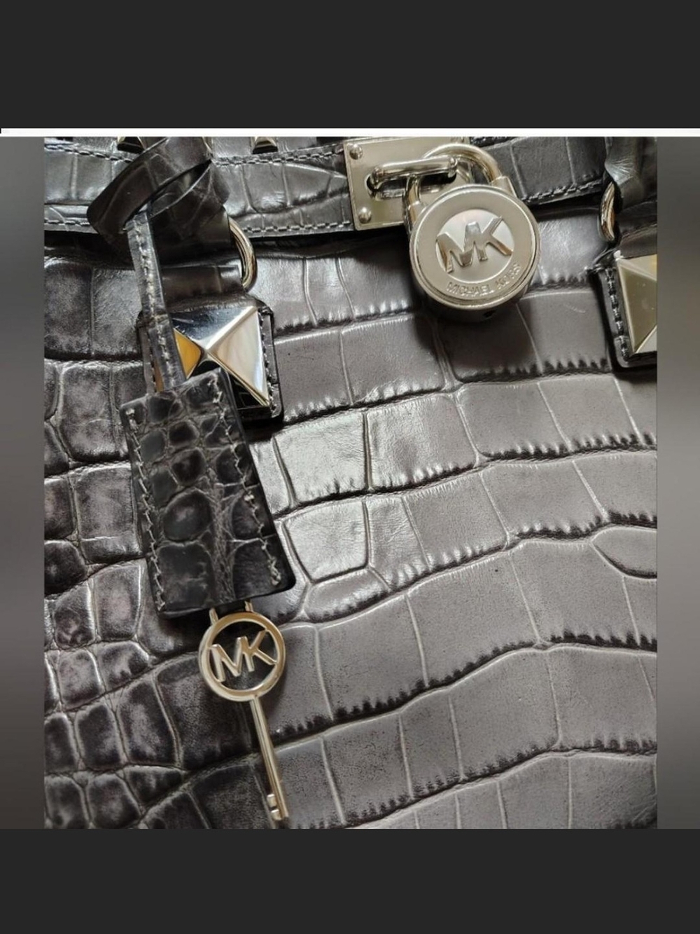 💢 Excellent Condition 💢MK Black & Gray 🩶 Croc-Embossed Stud Large Hamilton - Picture 3 of 8